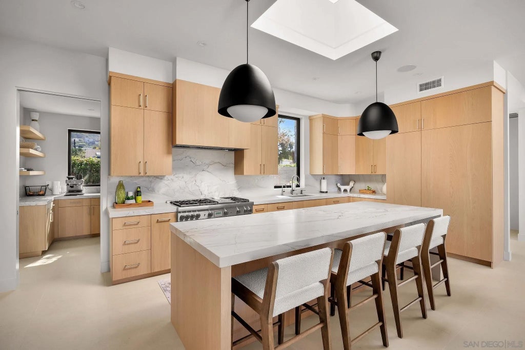 Photo of 8166 Paseo Del Ocaso, La Jolla, CA 92037 (MLS # 260023144)