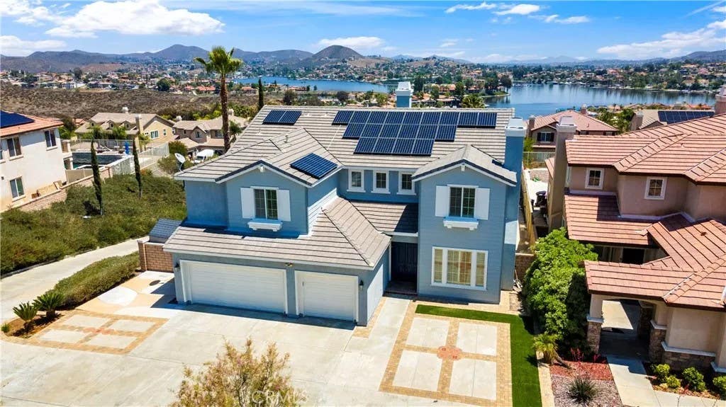 Photo of 8 Via Del Fico Court, Lake Elsinore, CA 92532 (MLS # SW26111098)