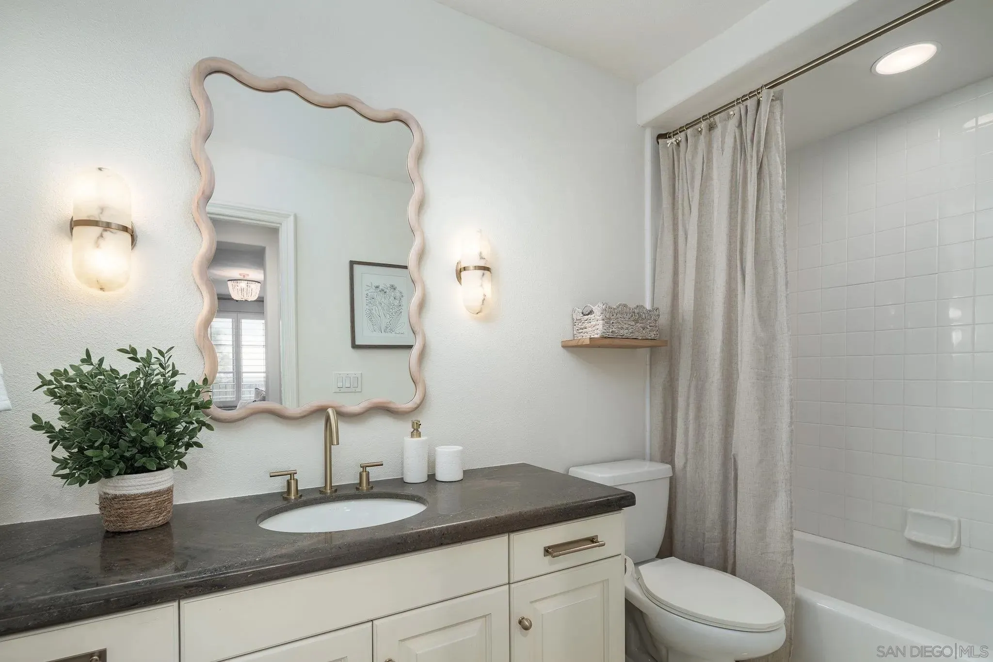 Rancho Santa Fe, California 92067, United States, 4 Bedrooms Bedrooms, ,5 BathroomsBathrooms,Residential,Active,224473