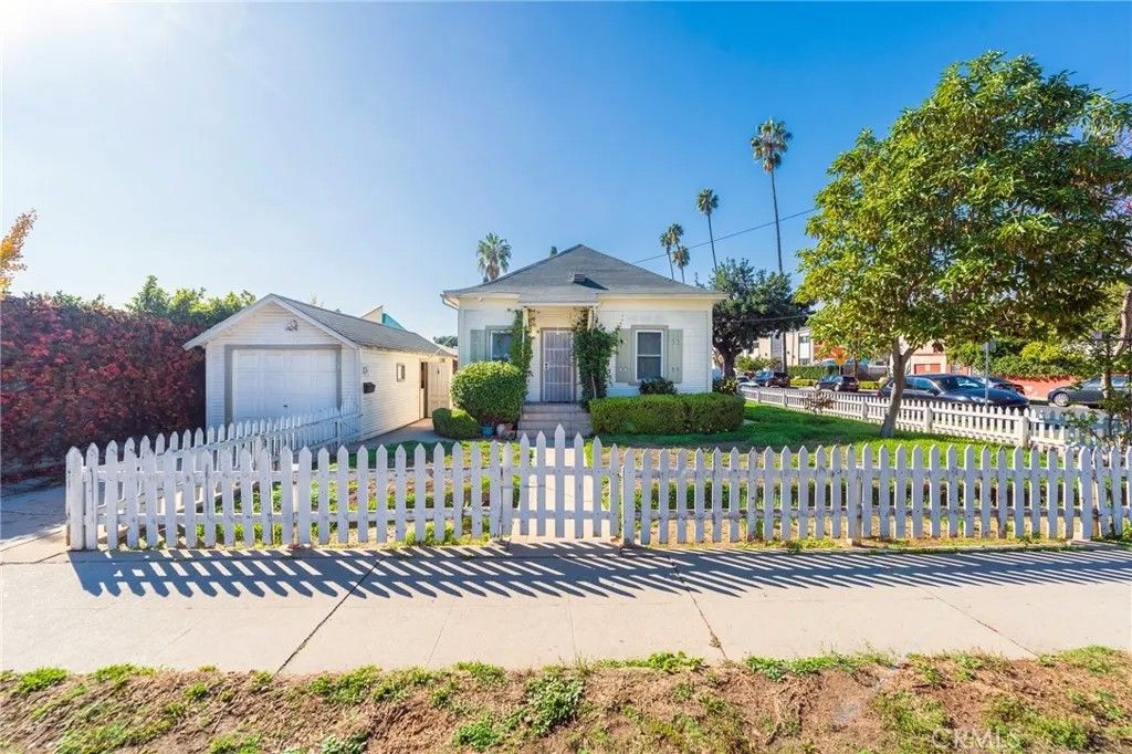 Photo of 322 N Avenue 56 Ave, Los Angeles, CA 90042 (MLS # OC25267953)