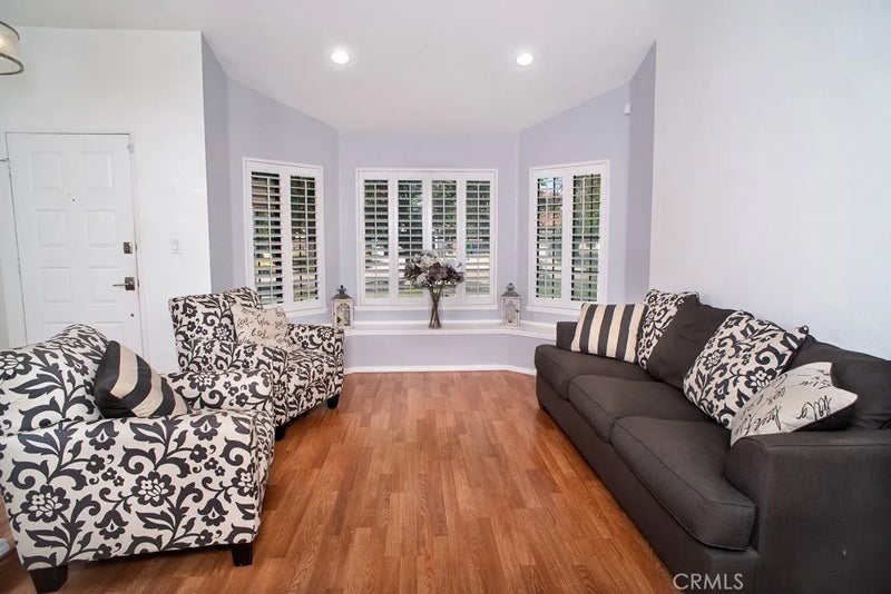 1046 E Avenue J6