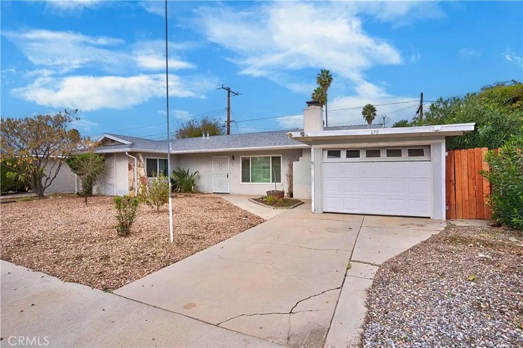 Photo of 690 Barber Dr, Hemet, CA 92543 (MLS # SW25282287)
