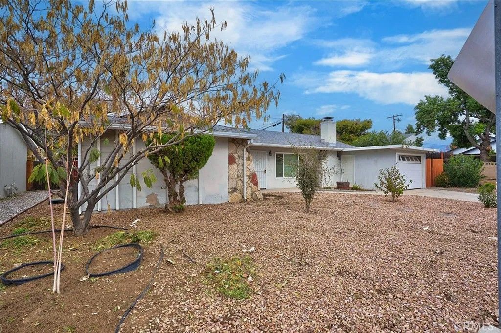 Photo of 690 Barber Dr, Hemet, CA 92543 (MLS # SW25282287)