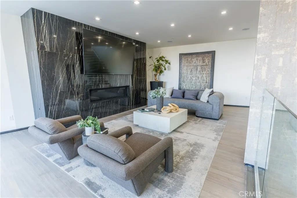 Photo of 8148 Gould Avenue, Los Angeles, CA 90046 (MLS # AR26162049)