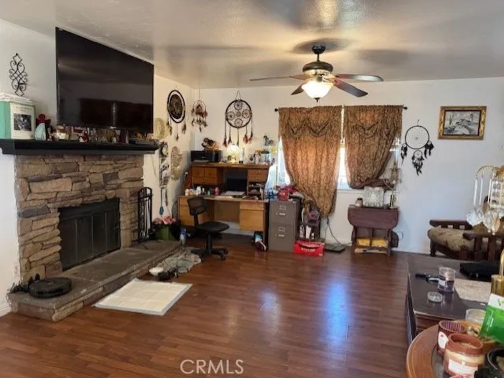 Photo of 16730 Pawnee Rd, Apple Valley, CA 92307 (MLS # TR25254717)