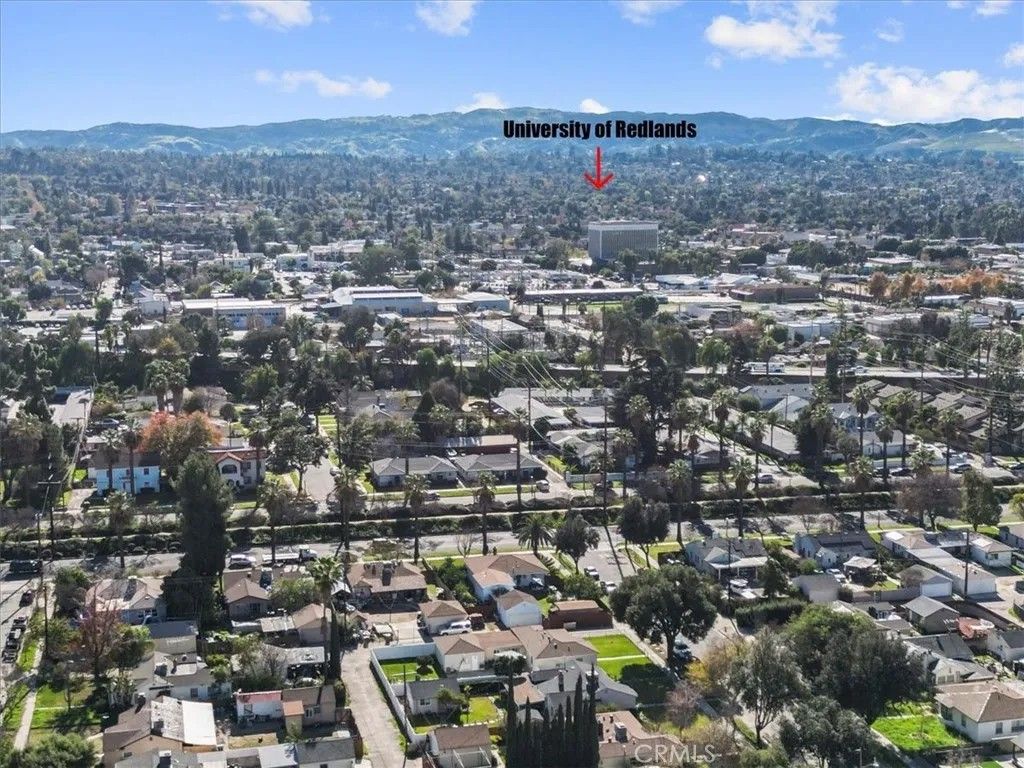 Photo of 1002 Lombard Dr, Redlands, CA 92374 (MLS # IV26008128)