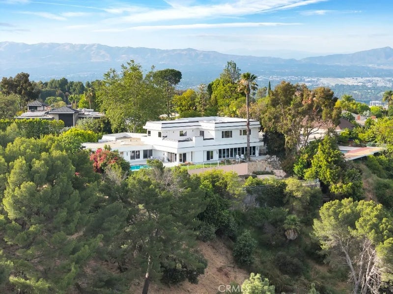 2906 Elvido Drive