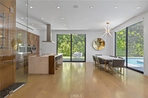 Tiny photo for 15241 Greenleaf, Sherman Oaks, CA 91403 (MLS # SR26009669)