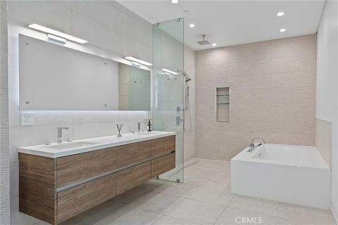 Tiny photo for 15241 Greenleaf, Sherman Oaks, CA 91403 (MLS # SR26009669)