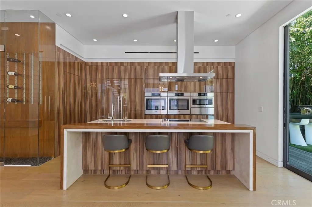 15241 Greenleaf