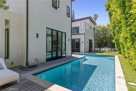 Tiny photo for 15241 Greenleaf, Sherman Oaks, CA 91403 (MLS # SR26009669)