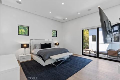 Tiny photo for 15241 Greenleaf, Sherman Oaks, CA 91403 (MLS # SR26009669)