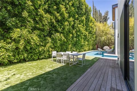 Tiny photo for 15241 Greenleaf, Sherman Oaks, CA 91403 (MLS # SR26009669)