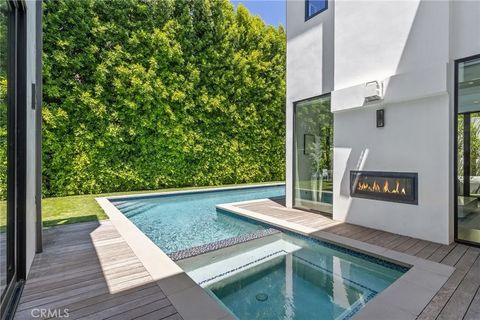 Tiny photo for 15241 Greenleaf, Sherman Oaks, CA 91403 (MLS # SR26009669)