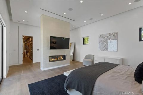 Tiny photo for 15241 Greenleaf, Sherman Oaks, CA 91403 (MLS # SR26009669)