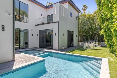 Tiny photo for 15241 Greenleaf, Sherman Oaks, CA 91403 (MLS # SR26009669)