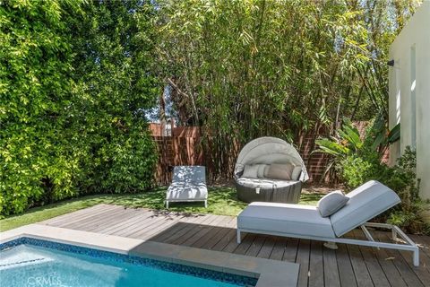 Tiny photo for 15241 Greenleaf, Sherman Oaks, CA 91403 (MLS # SR26009669)