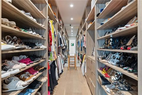 Tiny photo for 15241 Greenleaf, Sherman Oaks, CA 91403 (MLS # SR26009669)