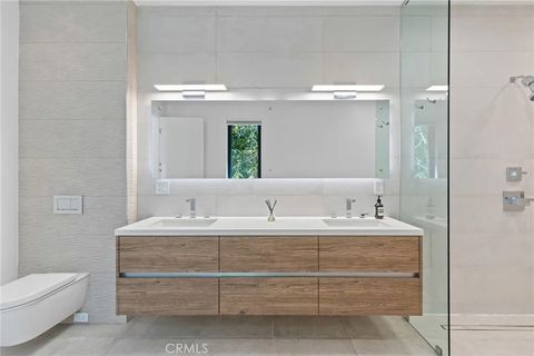 Tiny photo for 15241 Greenleaf, Sherman Oaks, CA 91403 (MLS # SR26009669)