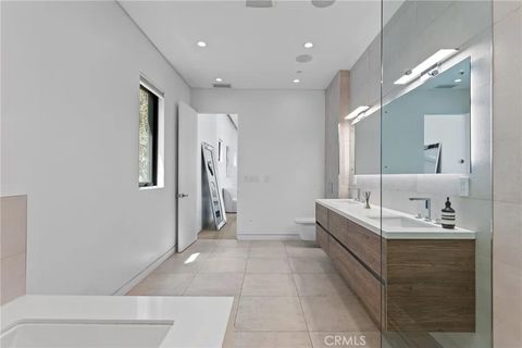 Tiny photo for 15241 Greenleaf, Sherman Oaks, CA 91403 (MLS # SR26009669)