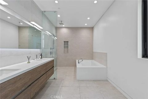 Tiny photo for 15241 Greenleaf, Sherman Oaks, CA 91403 (MLS # SR26009669)