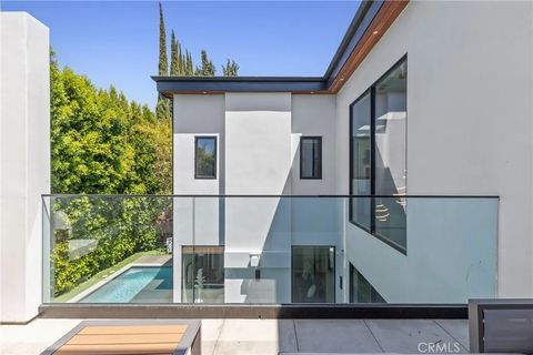 Tiny photo for 15241 Greenleaf, Sherman Oaks, CA 91403 (MLS # SR26009669)