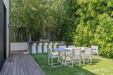 Tiny photo for 15241 Greenleaf, Sherman Oaks, CA 91403 (MLS # SR26009669)