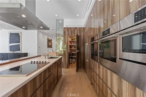 Tiny photo for 15241 Greenleaf, Sherman Oaks, CA 91403 (MLS # SR26009669)