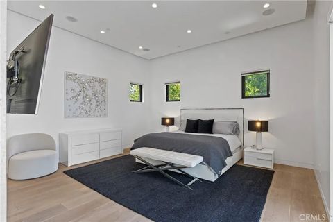 Tiny photo for 15241 Greenleaf, Sherman Oaks, CA 91403 (MLS # SR26009669)