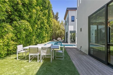 Tiny photo for 15241 Greenleaf, Sherman Oaks, CA 91403 (MLS # SR26009669)