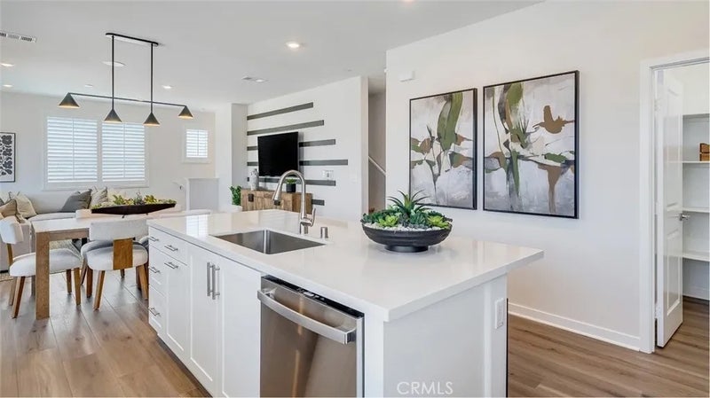 2642 E Hyde Paseo