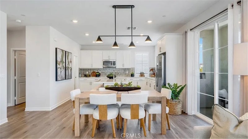 2642 E Hyde Paseo