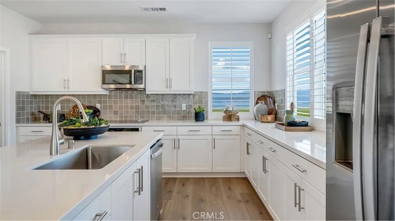 2642 E Hyde Paseo