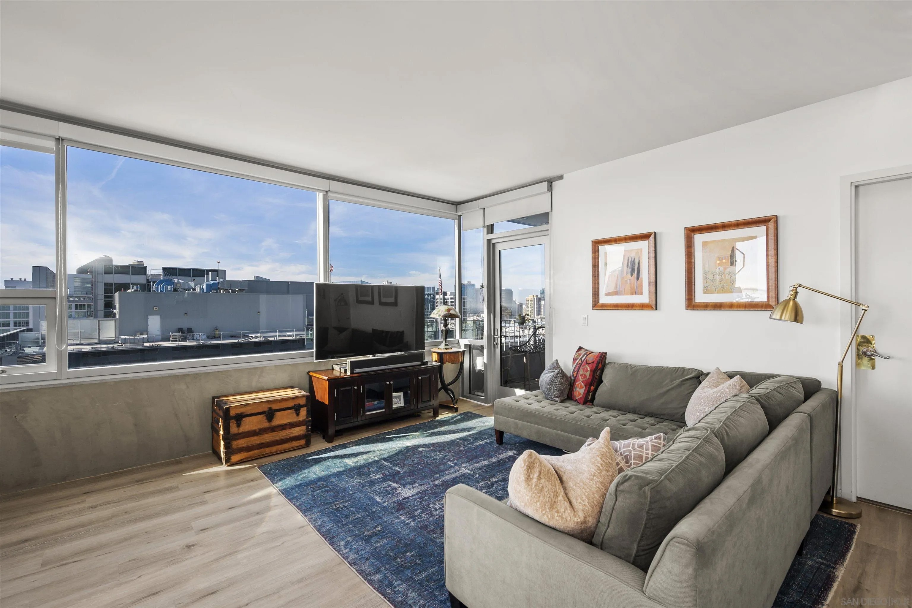 321 10th Ave. 2208
