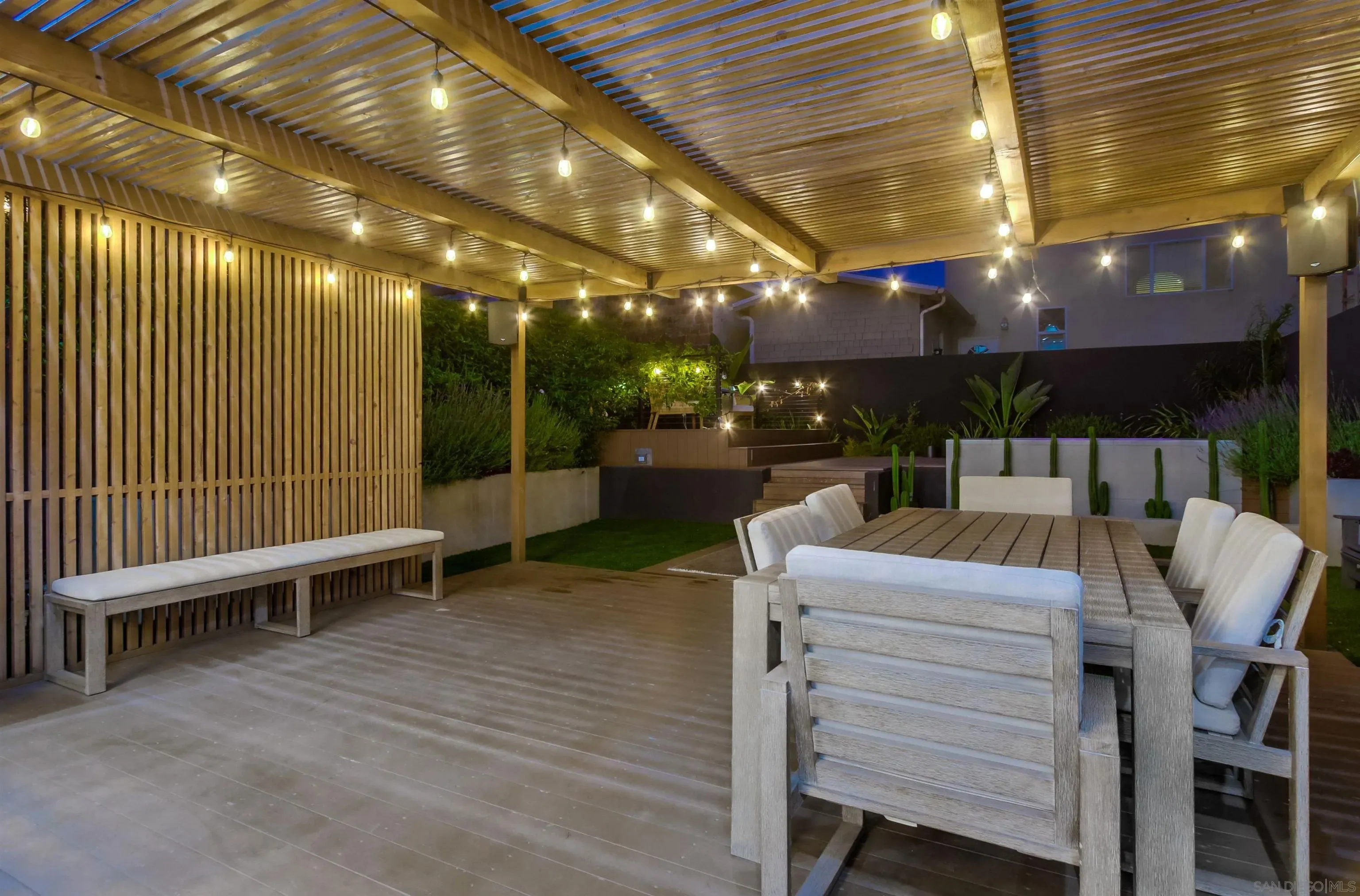 San Diego, California 92101, United States, 3 Bedrooms Bedrooms, ,3 BathroomsBathrooms,Residential,Active,172854