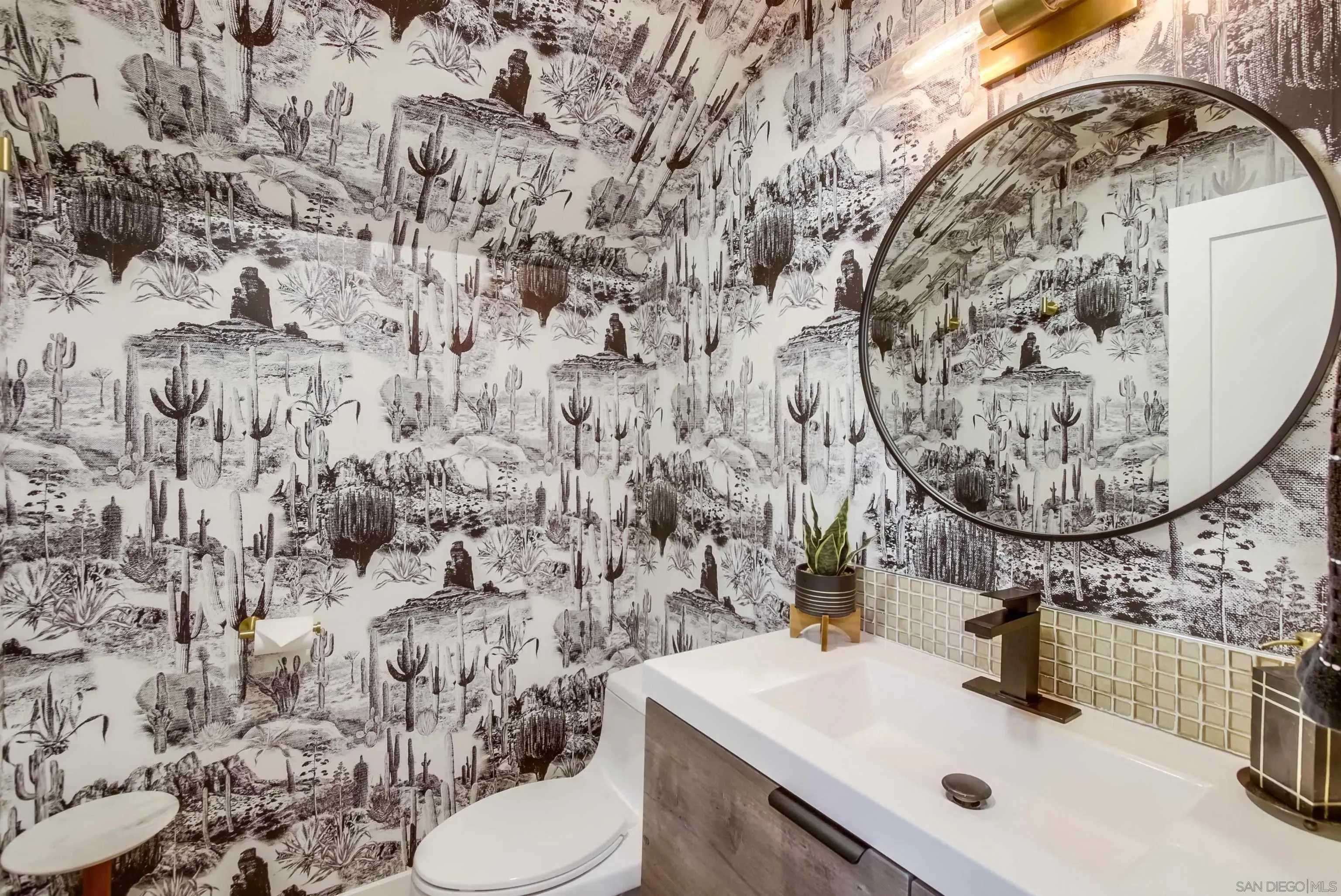 San Diego, California 92101, United States, 3 Bedrooms Bedrooms, ,3 BathroomsBathrooms,Residential,Active,172854