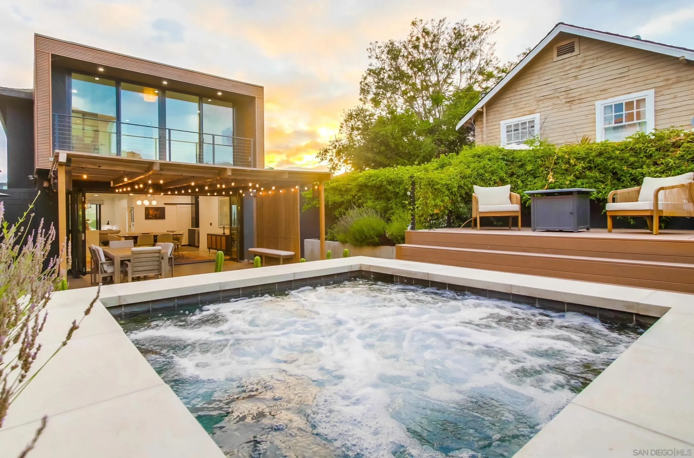 San Diego, California 92101, United States, 3 Bedrooms Bedrooms, ,3 BathroomsBathrooms,Residential,Active,172854