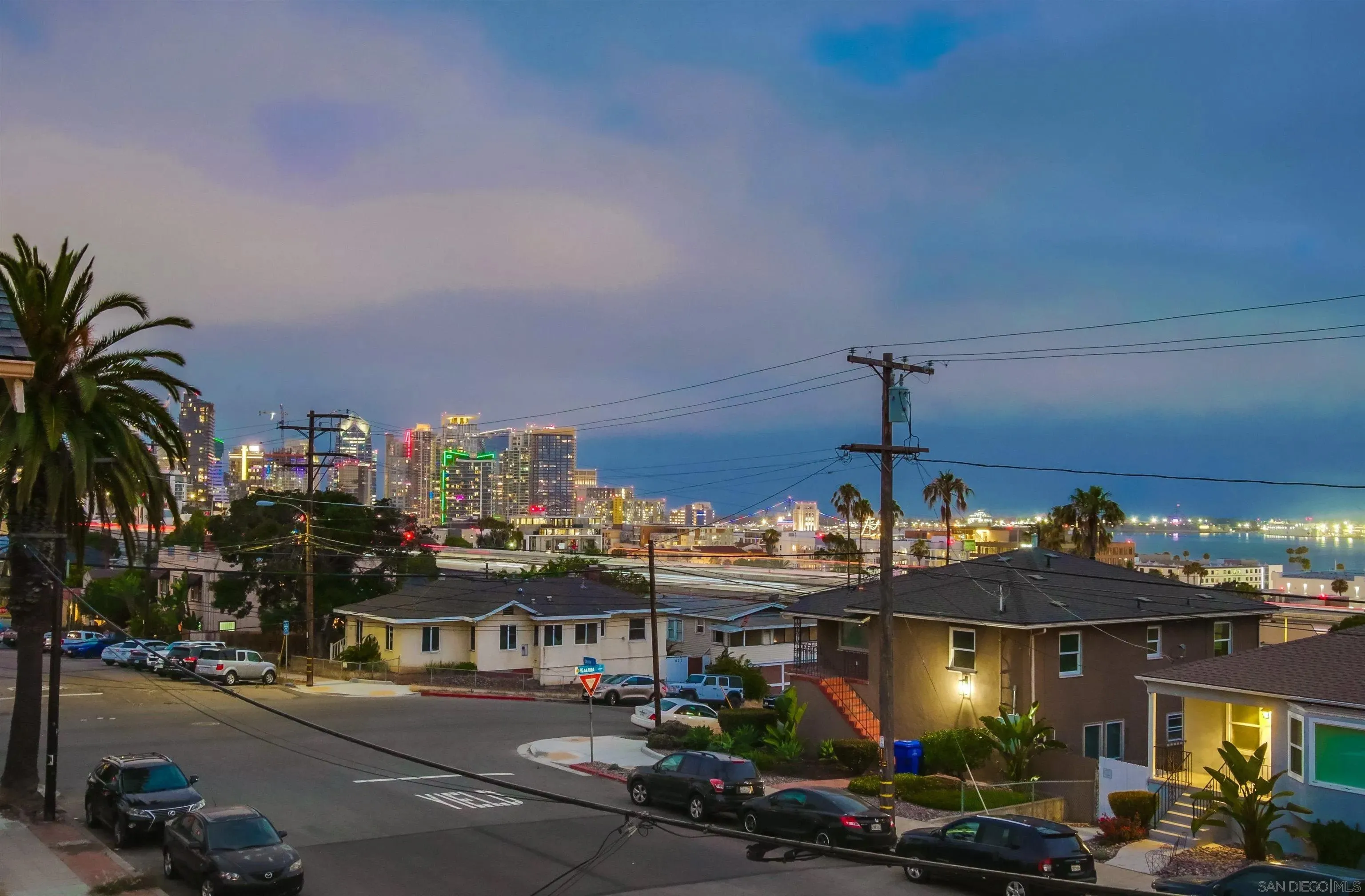 San Diego, California 92101, United States, 3 Bedrooms Bedrooms, ,3 BathroomsBathrooms,Residential,Active,172854