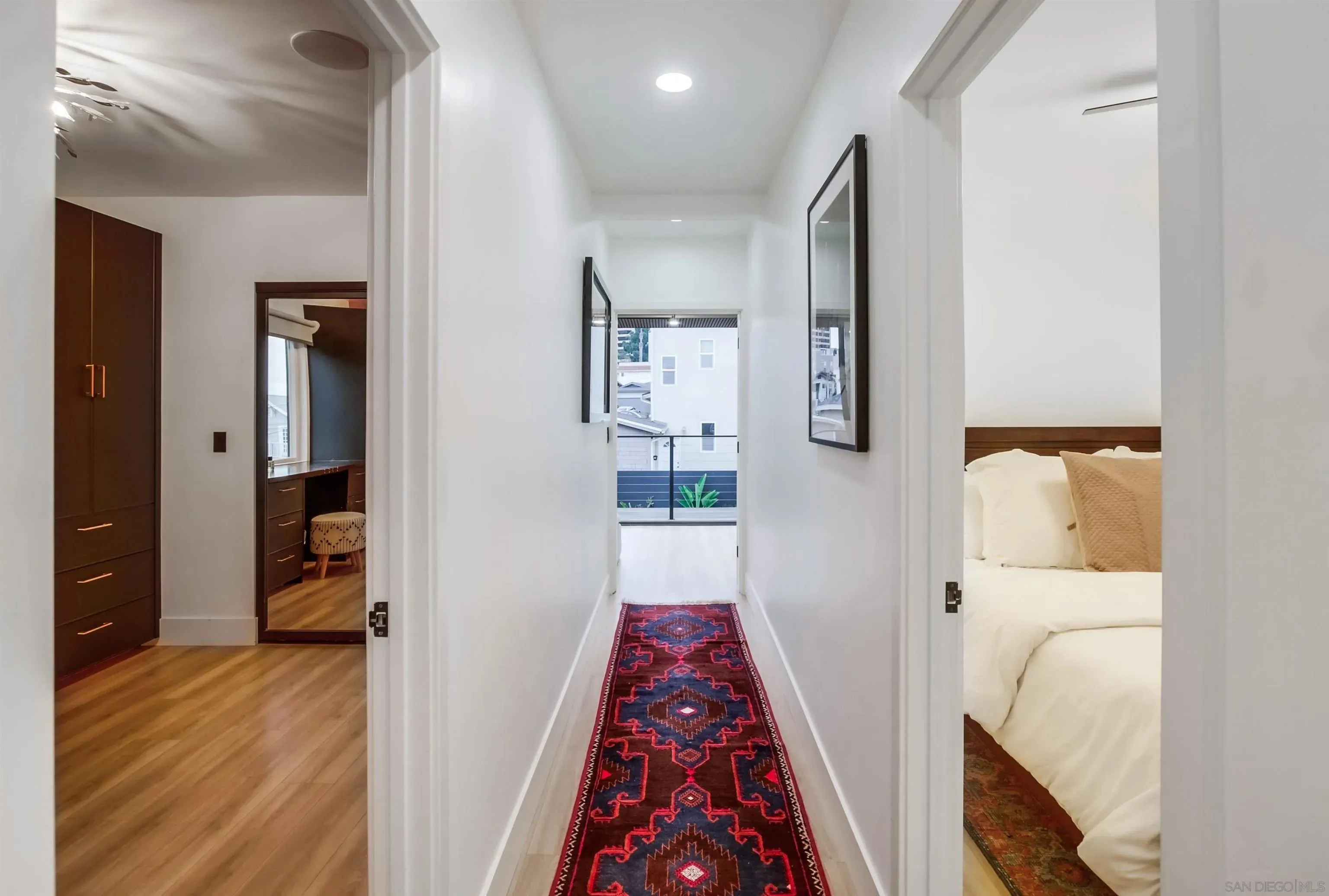 San Diego, California 92101, United States, 3 Bedrooms Bedrooms, ,3 BathroomsBathrooms,Residential,Active,172854