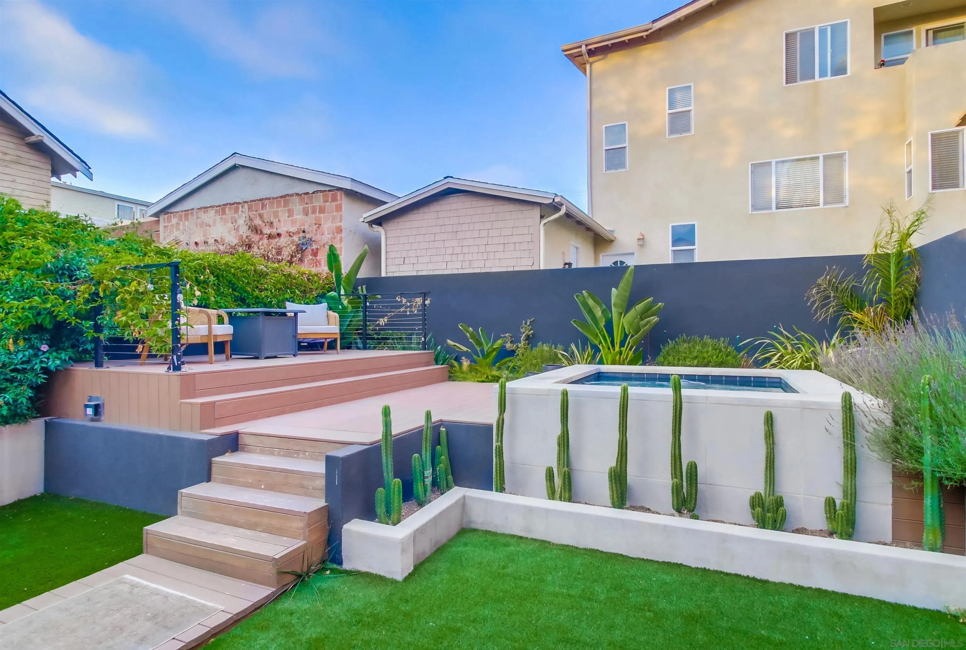 San Diego, California 92101, United States, 3 Bedrooms Bedrooms, ,3 BathroomsBathrooms,Residential,Active,172854