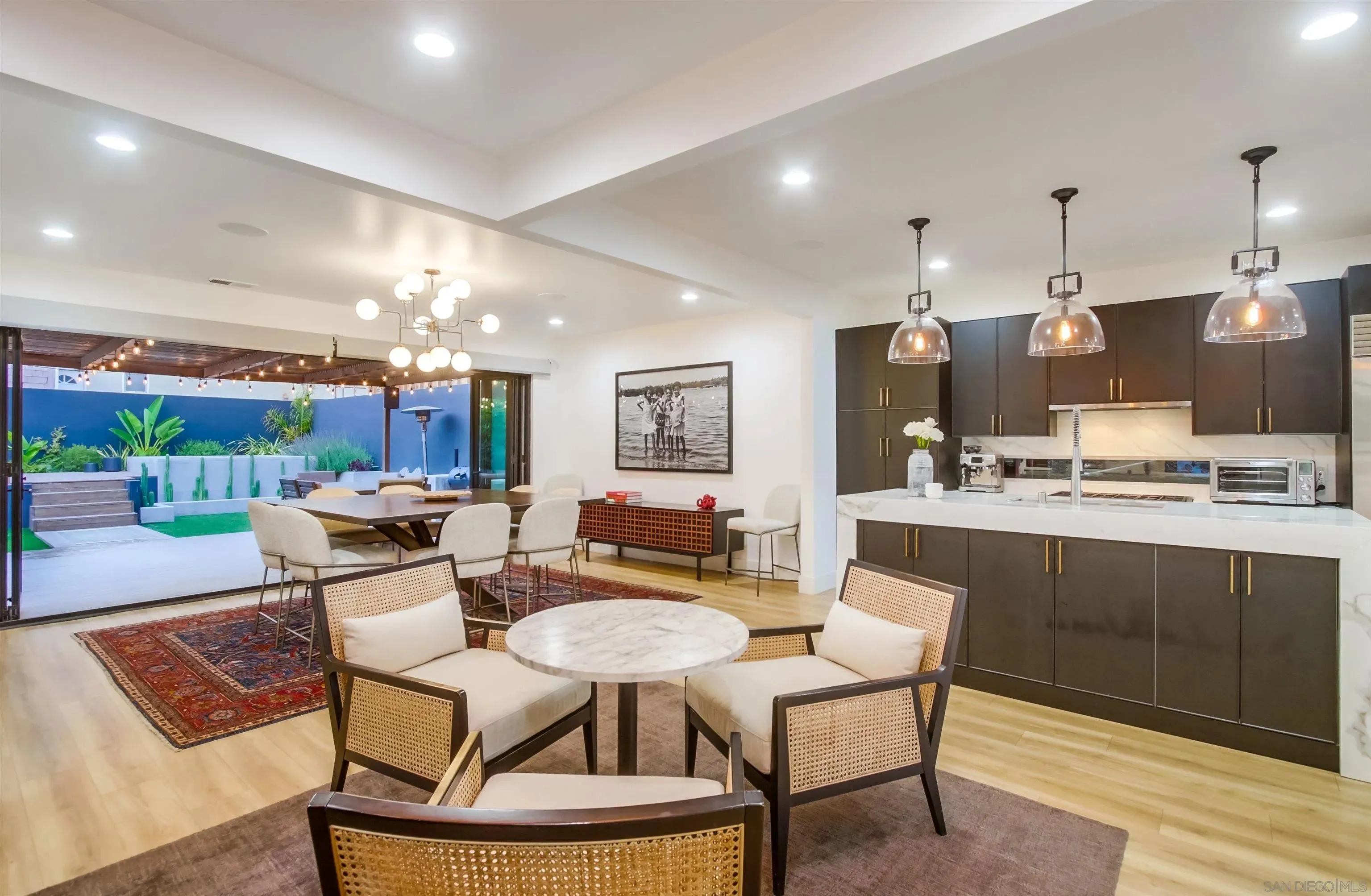 San Diego, California 92101, United States, 3 Bedrooms Bedrooms, ,3 BathroomsBathrooms,Residential,Active,172854