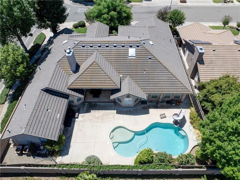 591 Bobolink Court