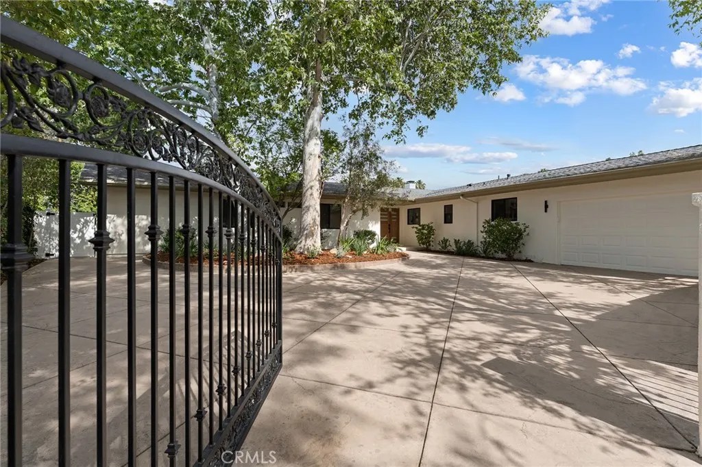 23925 Crosson Drive