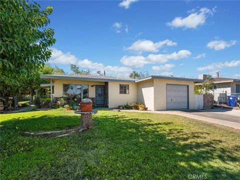 Photo of 15102 Las Piedras Drive, Victorville, CA 92395 (MLS # HD25243986)