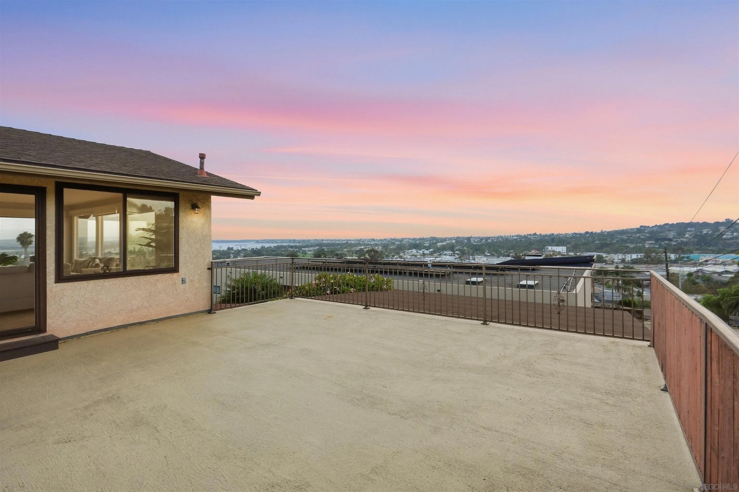3341 Mount Laurence Dr