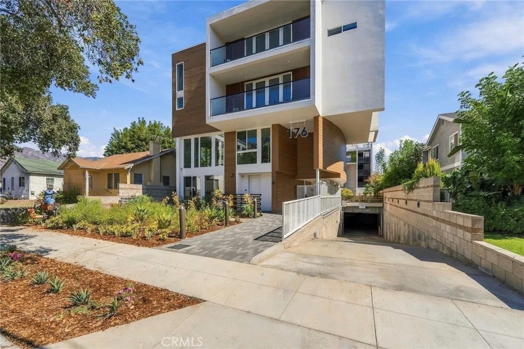 176 N Catalina Ave 102