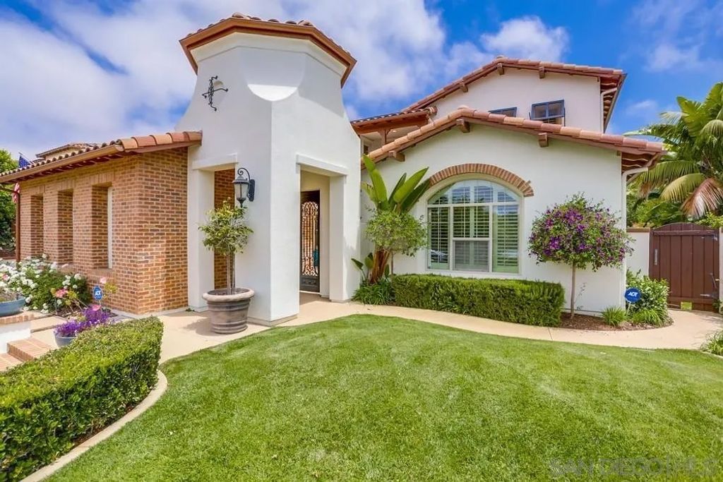 Photo of 6977 Corte Langosta, Carlsbad, CA 92009 (MLS # 250032610)
