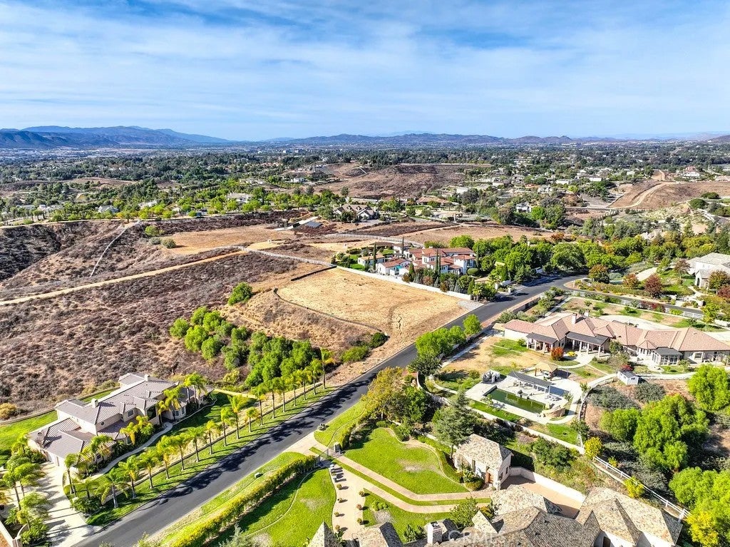 43677 Calle De Velardo