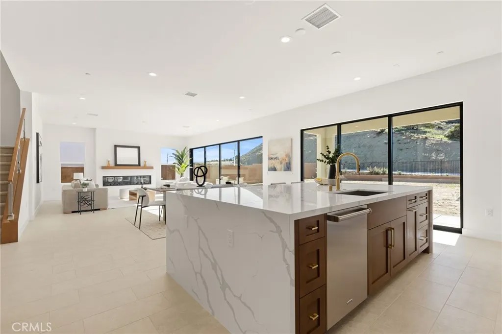 9530 N Andora Avenue