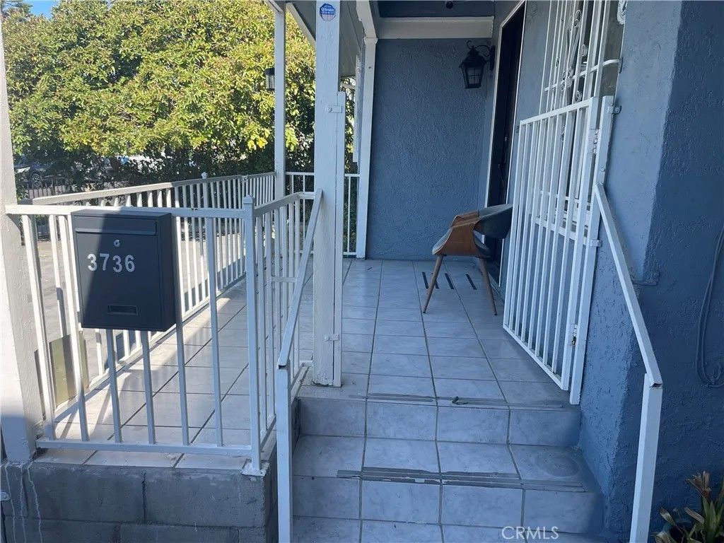 Photo of 3736 Veteran Avenue, Los Angeles, CA 90034 (MLS # TR26068647)